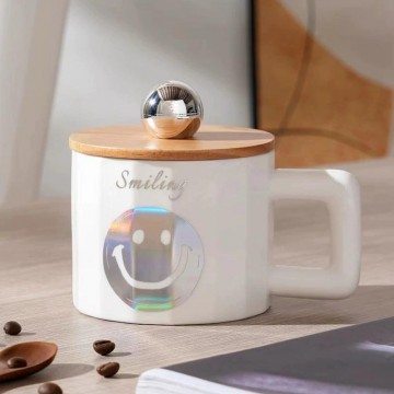 CHOPE CERAMIQUE AVEC COUVERCLE EN BOIS A MOTIF SMILE -450ML-  ≡ MINIMALL