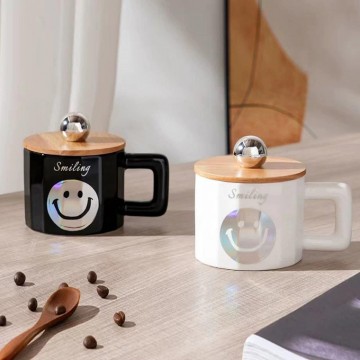 CHOPE CERAMIQUE AVEC COUVERCLE EN BOIS A MOTIF SMILE -450ML-  ≡ MINIMALL