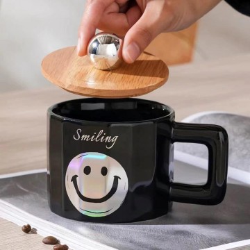 CHOPE CERAMIQUE AVEC COUVERCLE EN BOIS A MOTIF SMILE -450ML-  ≡ MINIMALL