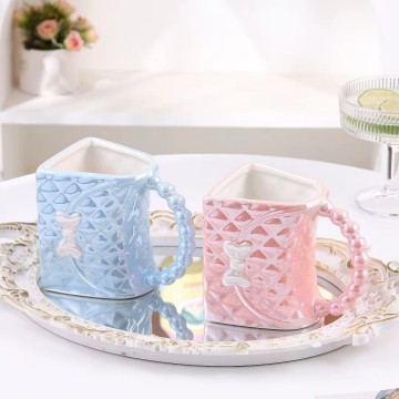 CHOPE CERAMIQUE EN FORME SAC A MAIN POIGNEÈ DORÈ -360ML-   ≡ MINIMALL